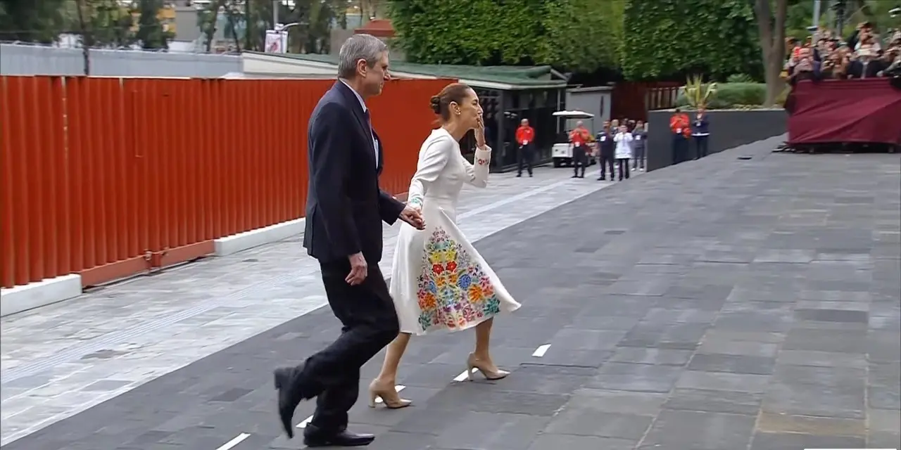 Claudia Sheinbaum Pardo llegó esta mañana al Recinto Legislativo de San Lázaro para su toma de protesta como la primera presidenta de México. Foto: Redes sociales