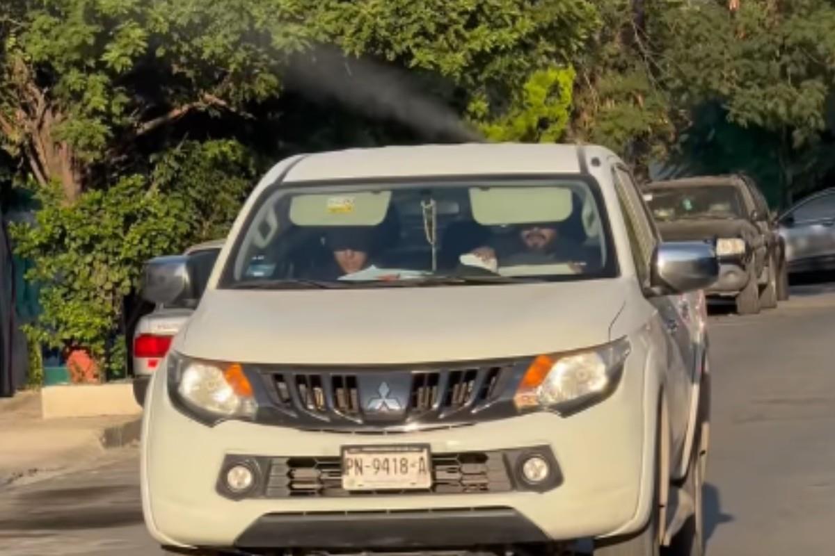 Camioneta con dispensador contra el dengue. Foto: Facebook Andrés Mijes