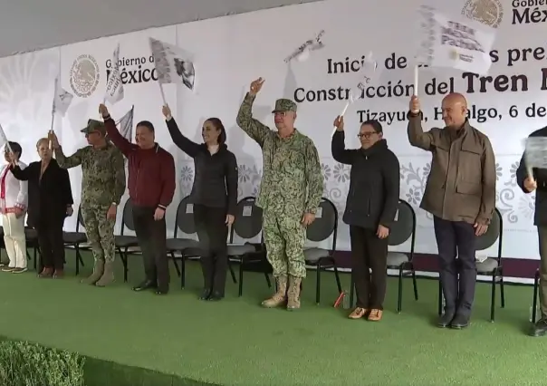 Claudia Sheinbaum da banderazo de salida al tren que llegará al AIFA