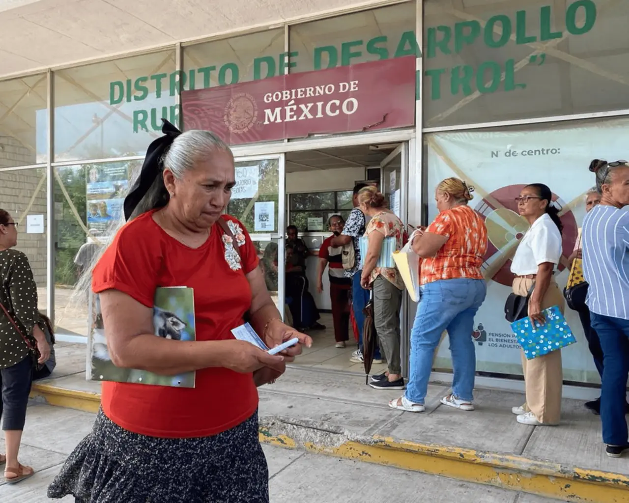 El módulo de registro de SAGARPA en Matamoros vio largas filas de mujeres que acudieron para inscribirse en el programa de Pensión del Bienestar. Foto: Redes sociales