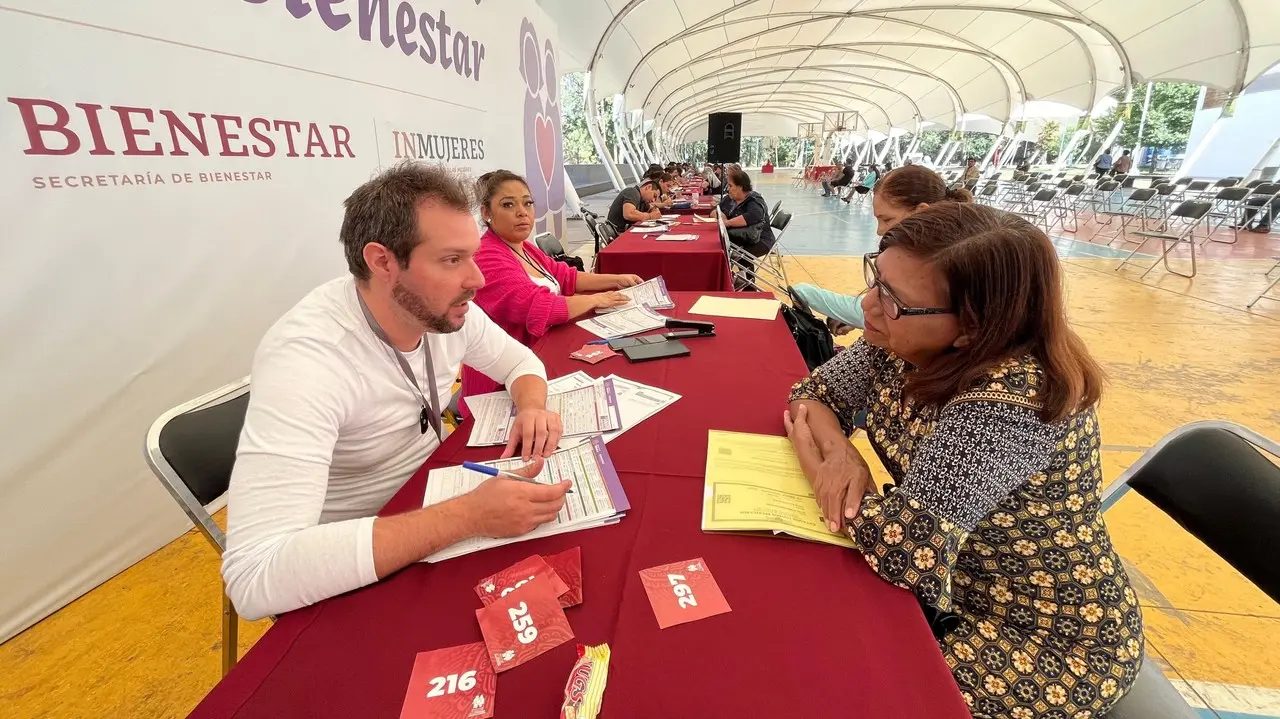 Se agotaron los formatos de registro para Pensión Mujeres Bienestar, por ahora hay pre registro. Foto: Isaura Retana.