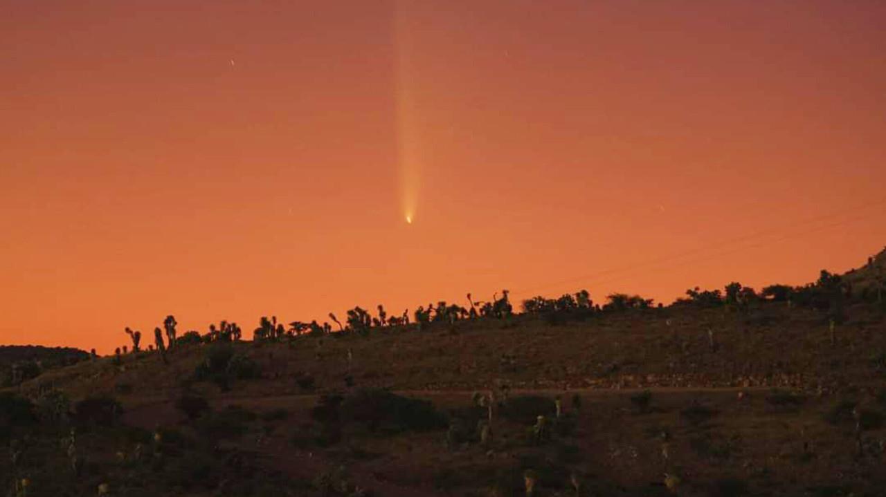 Un fotógrafo compartió a través de su página de Facebook una fotografía del llamado Cometa del Siglo. Foto: Facebook/ Didier González Rivas.