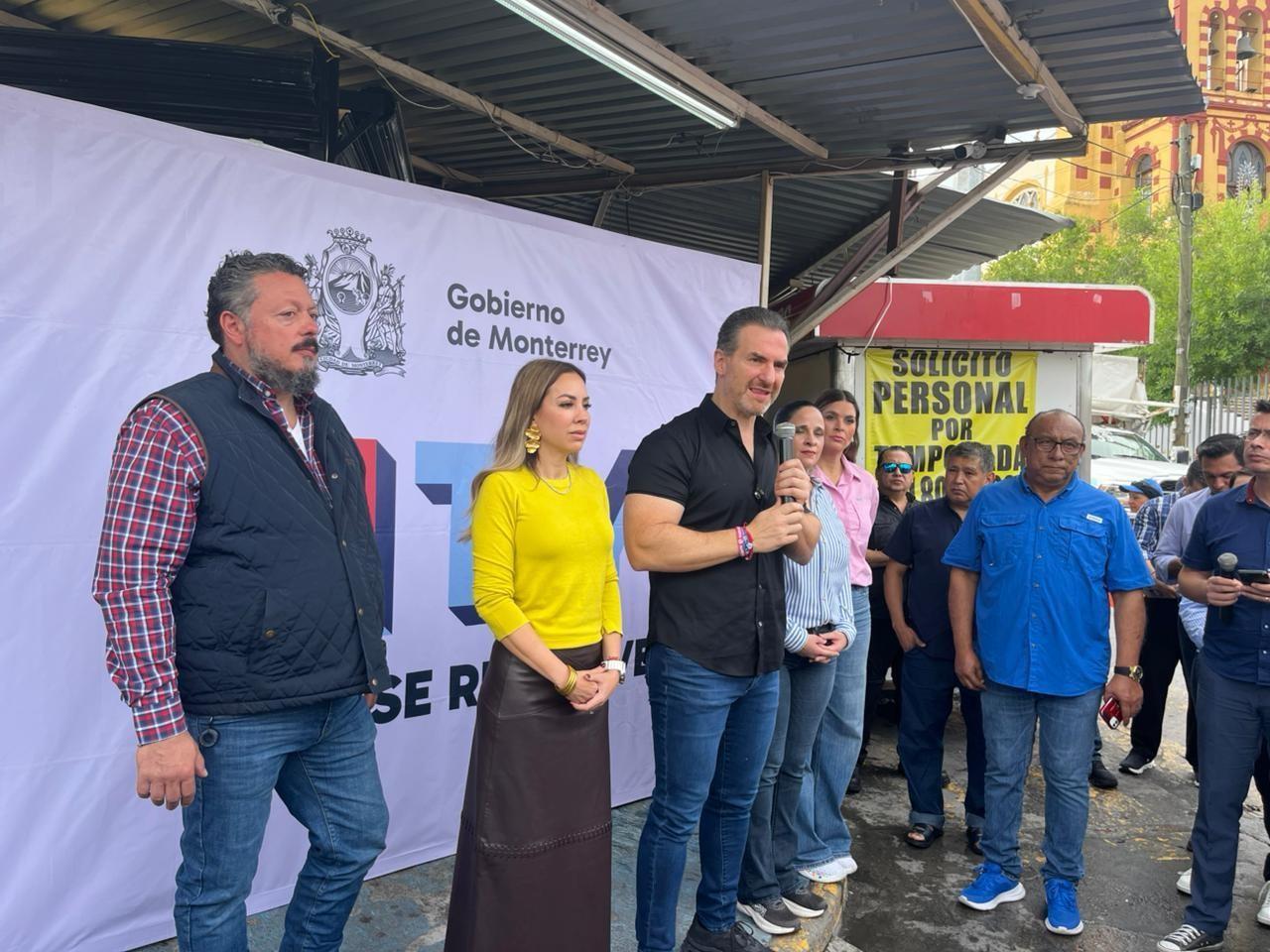 Adrián de la Garza, alcalde de Monterrey en el evento llevado a cabo en la colonia Independencia. Foto: Brenda Reza.