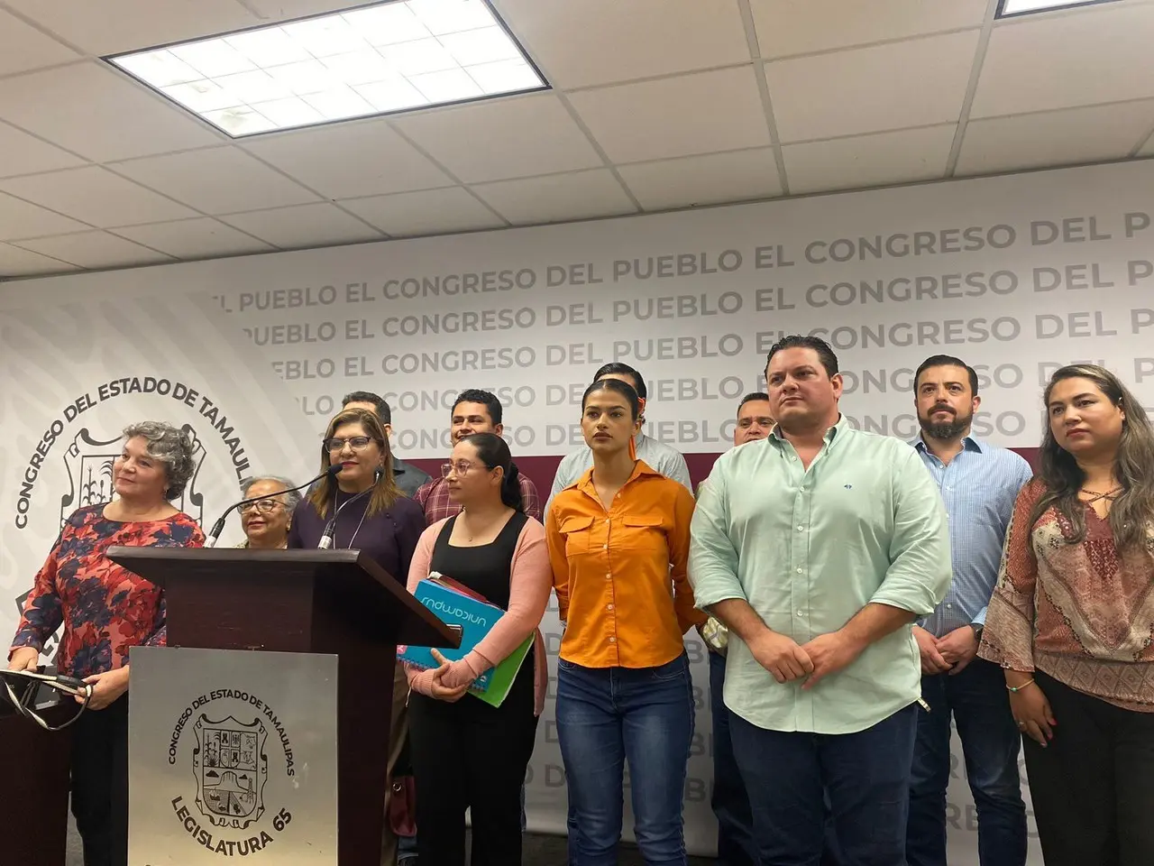 Regidores llevan la solicitud de destitución del alcalde. Foto: Sanjua Pineda