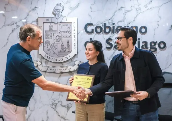 Gobierno y DIF de Santiago reciben reconocimiento por desarrollo tecnológico