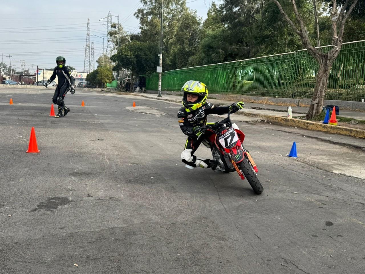 El pequeño motociclista mexicano. Foto: Ramón Ramírez