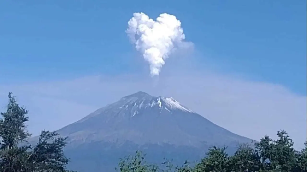 El Popo se enamora: Fumarola en forma de corazón sorprende a Puebla. Foto: POSTA