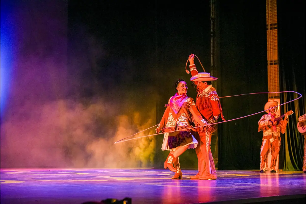 El Ballet Folklórico de México fue fundado en 1952, ha sido el conjunto emblemático del baile tradicional del país durante más de seis décadas. Foto: FICSM