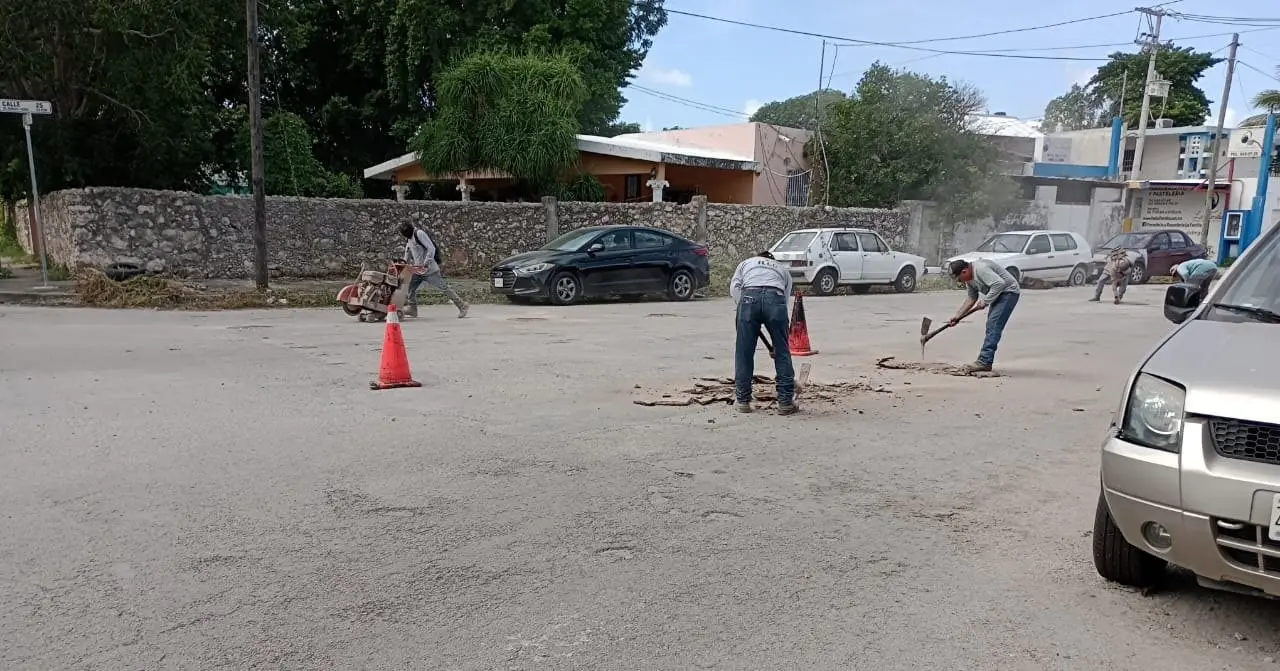 El Ayuntamiento de Mérida anunció esta mañana que seguirá el programa de bacheo en más colonias de la capital yucateca.- Foto de Telesur Yucatán