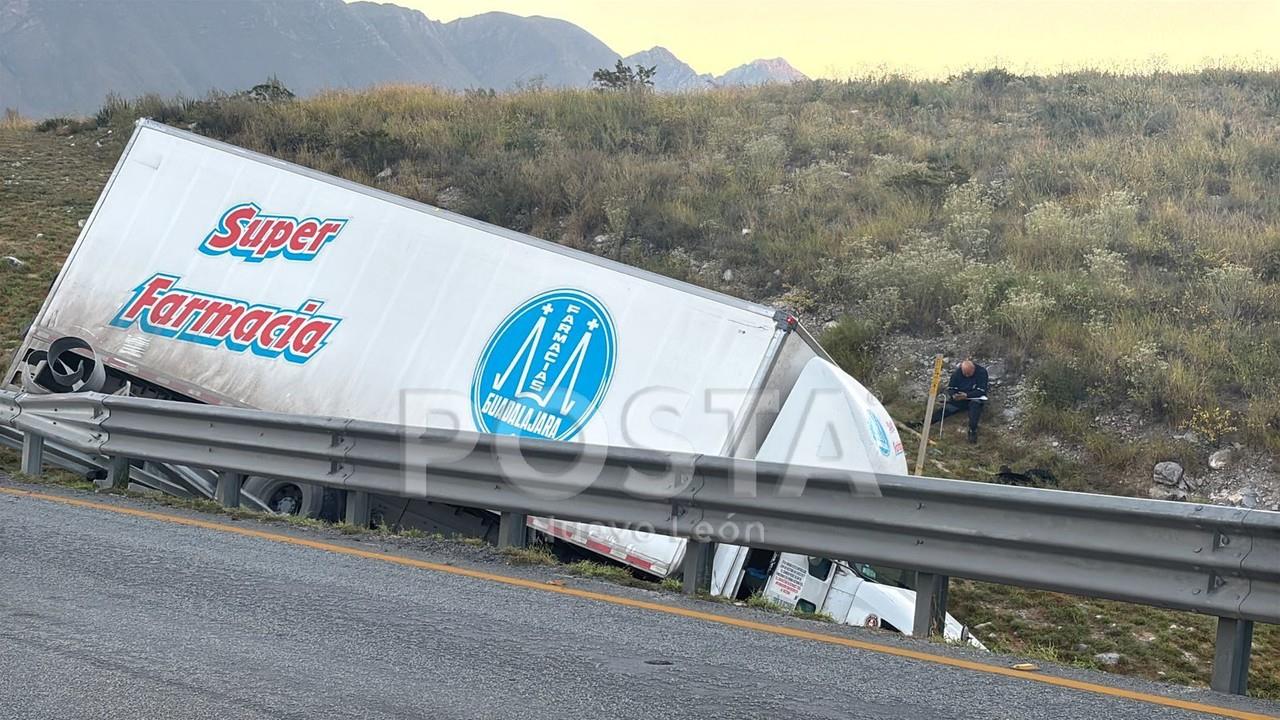 Tráiler de la Farmacia Guadalajara. Foto: Raymundo Elizalde