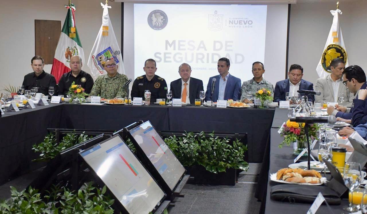 Javier Navarro Velasco, destacó la colaboración interinstitucional y las 18 detenciones logradas. Foto: Gobierno de Nuevo León.