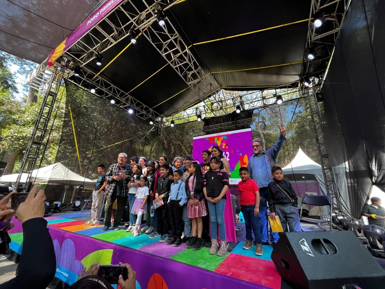 Niños en la Feria Internacional del Libro Infantil y Juvenil (FILIJ) del Bosque de Chapultepec. Foto: Laura Ávila