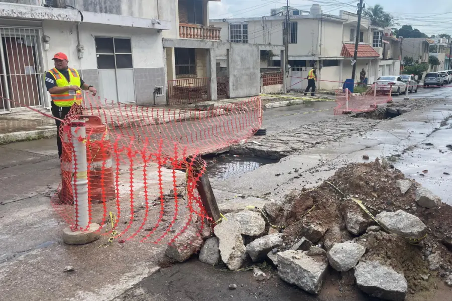 Socavón enorme pone en riesgo a personas del sur de Tamaulipas