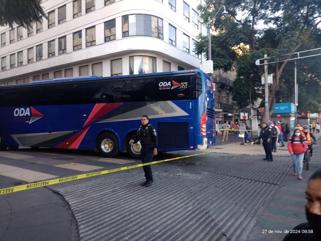 Autobus que provocó accidente con hombre que viajaba en scooter. Foto: Ramón Ramírez