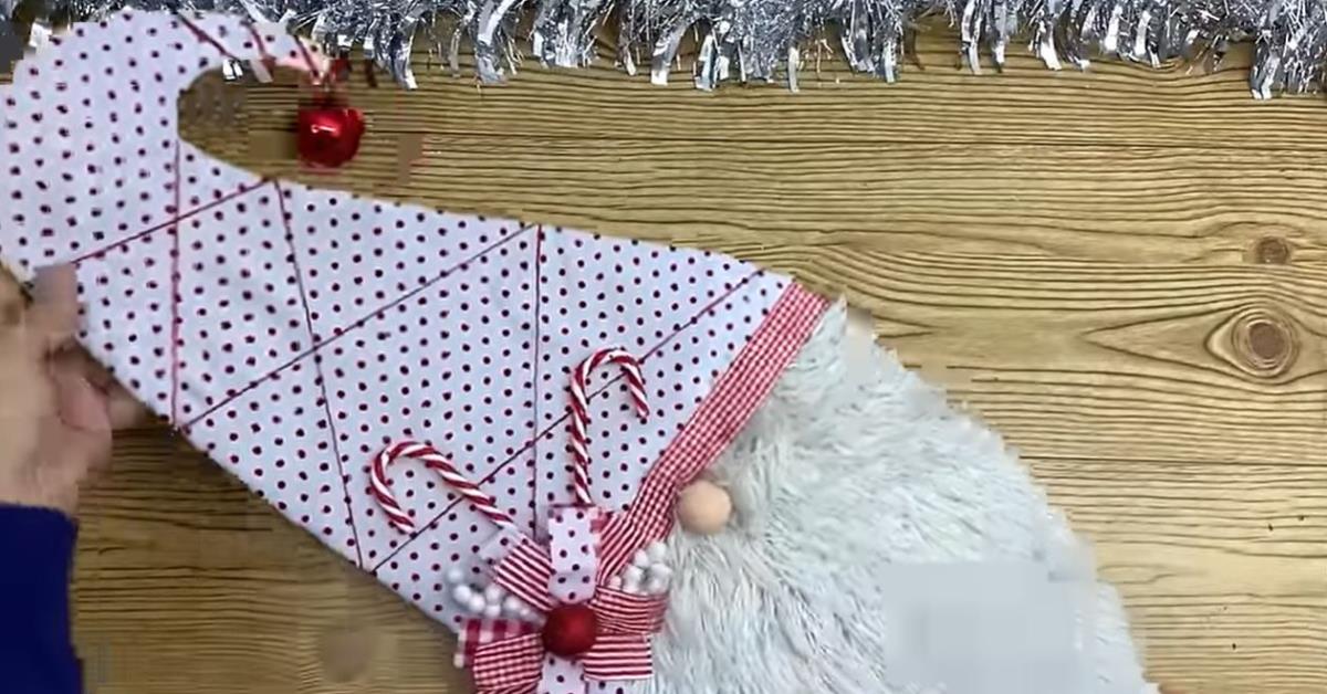 Fácil y sin gastar mucho podrás tener tu nomo navideño, el cual podría ser un buen regalo. Foto: Captura de pantalla YT Ideas NAVIDEÑAS CANDY CANE