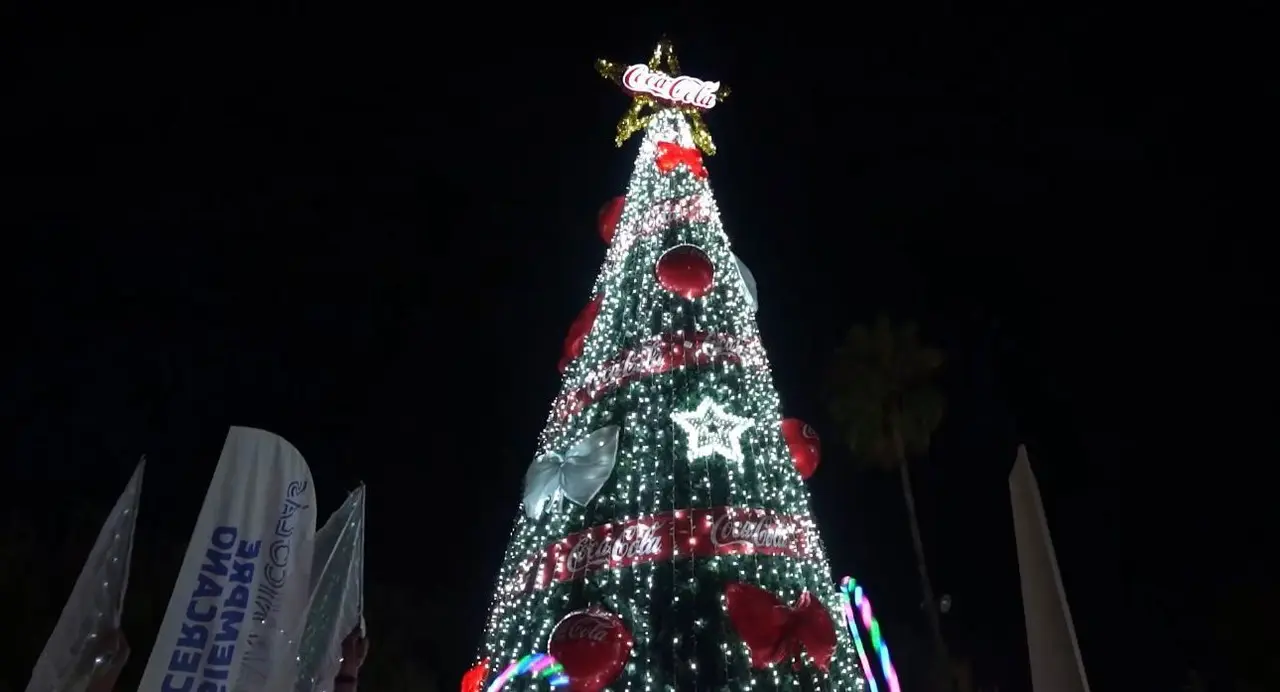 San Nicolás enciende su pino navideño con fiesta y seguridad. Foto: Gobierno de San Nicolás de los Garza.