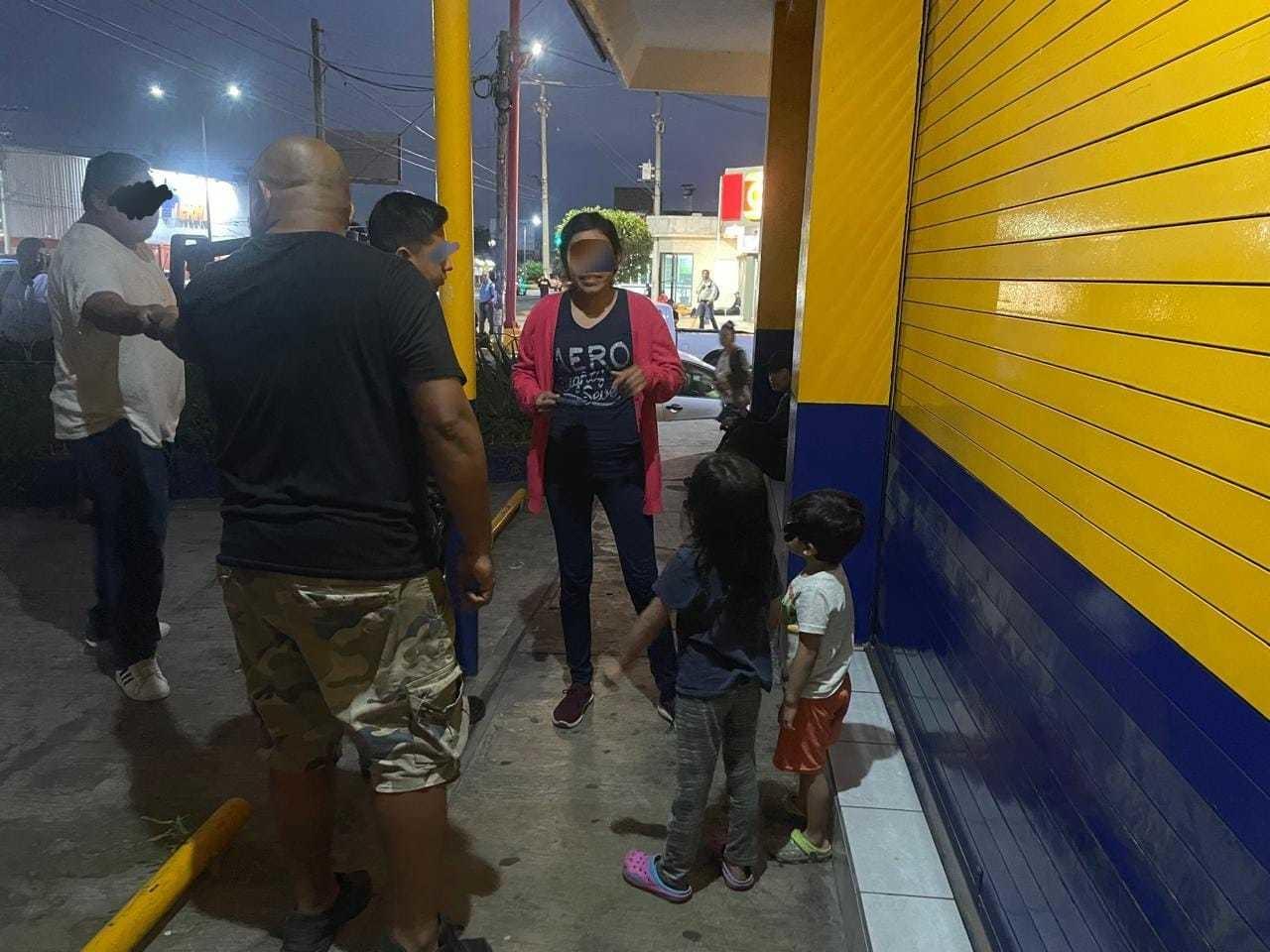 Durante un recorrido de vigilancia en la Calzada San Pedro, elementos de la Guardia Estatal en Tampico atendieron un reporte del C5 sobre dos menores que fueron vistos deambulando solos en la Carretera Federal 80, en la colonia Nuevo Progreso. Foto: SSPT