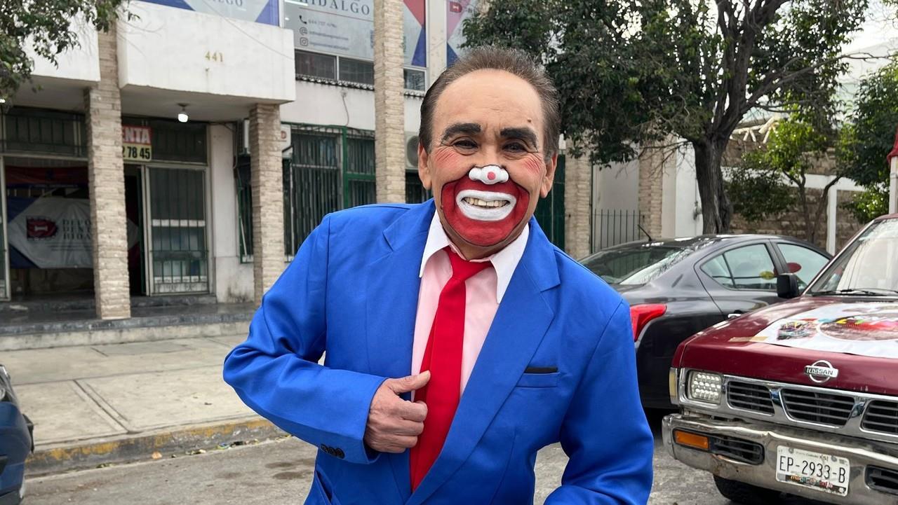 El payaso Tomatín en entrevista para POSTA Coahuila. (Fotografía: Leslie Delgado)