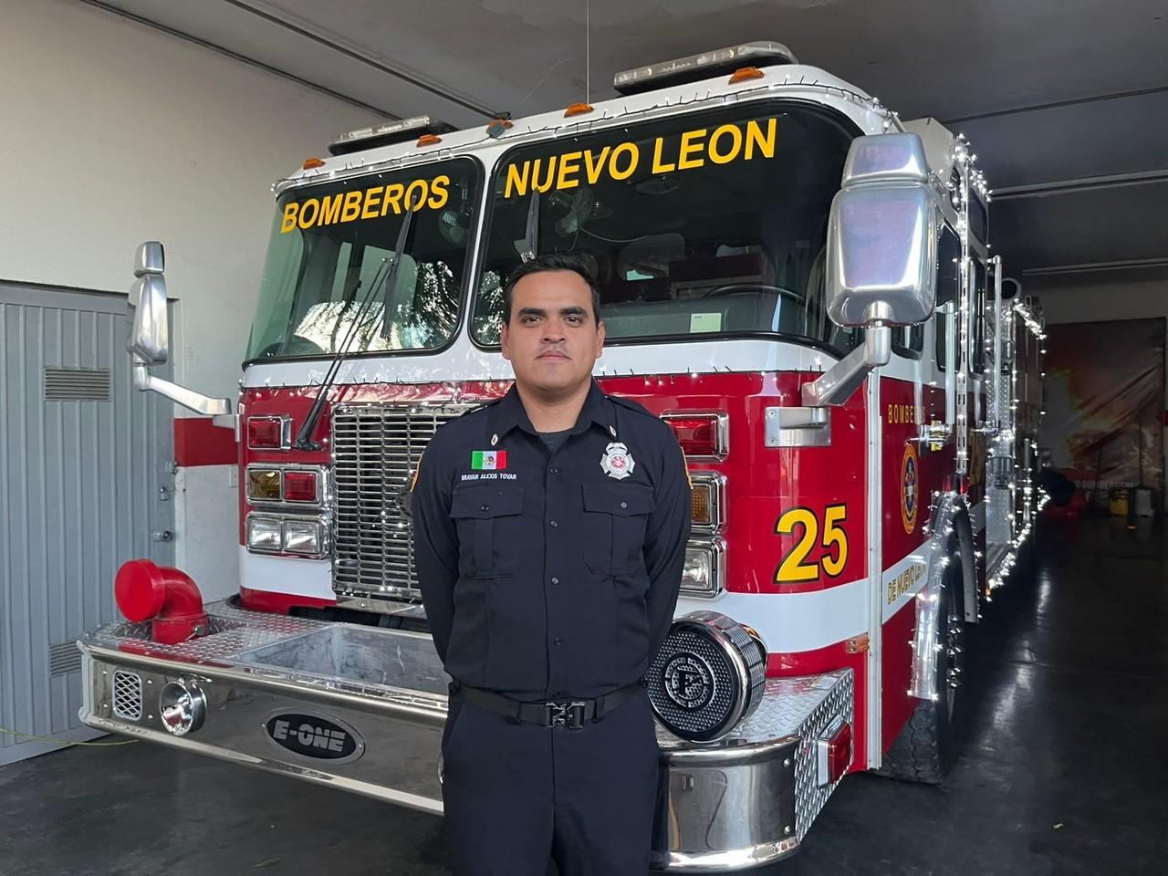 Brayan Alexis Tovar, miembro de Bomberos Nuevo León quién comparte su experiencia. Foto: Vianca Treviño.