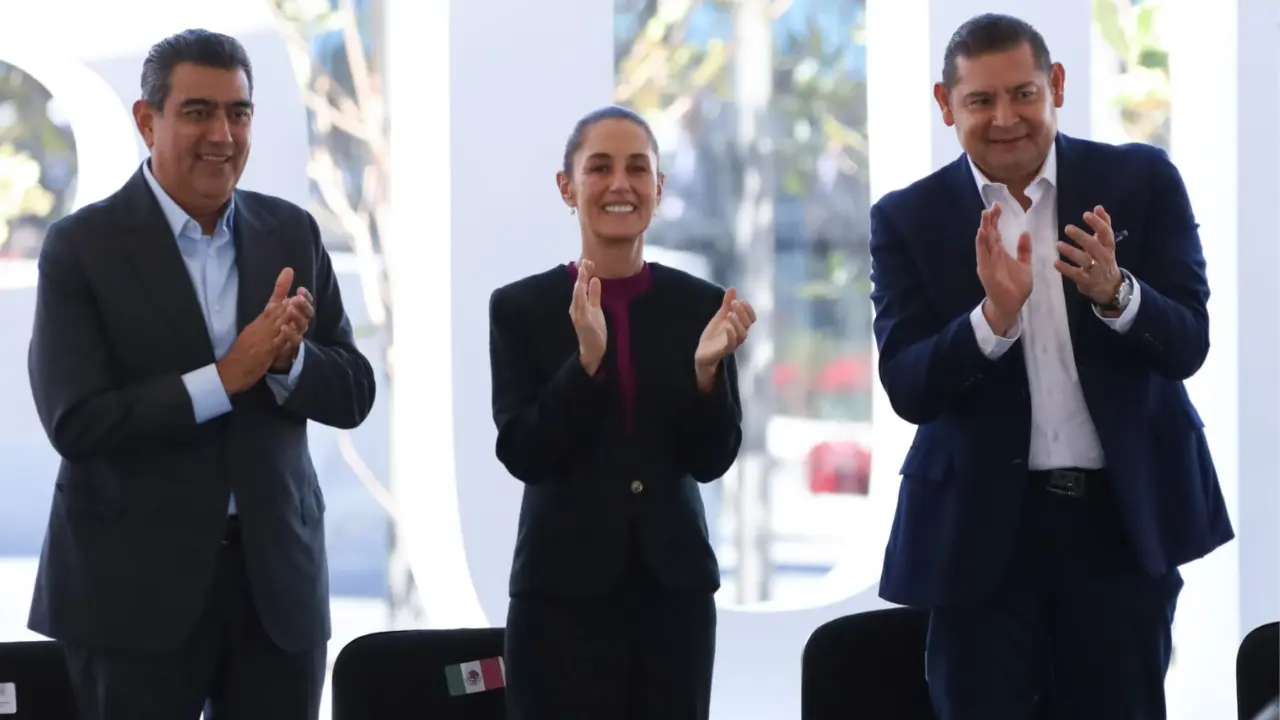 Presidenta Claudia Sheinbaum junto al gobernador Salomón Céspedes Peregrina. Créditos: POSTA México/Carlos Moreno.