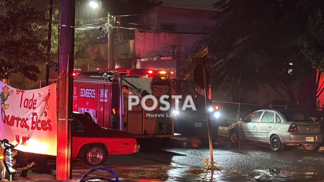 Elementos de Protección Civil en la zona del incendio. Foto: POSTA MX.