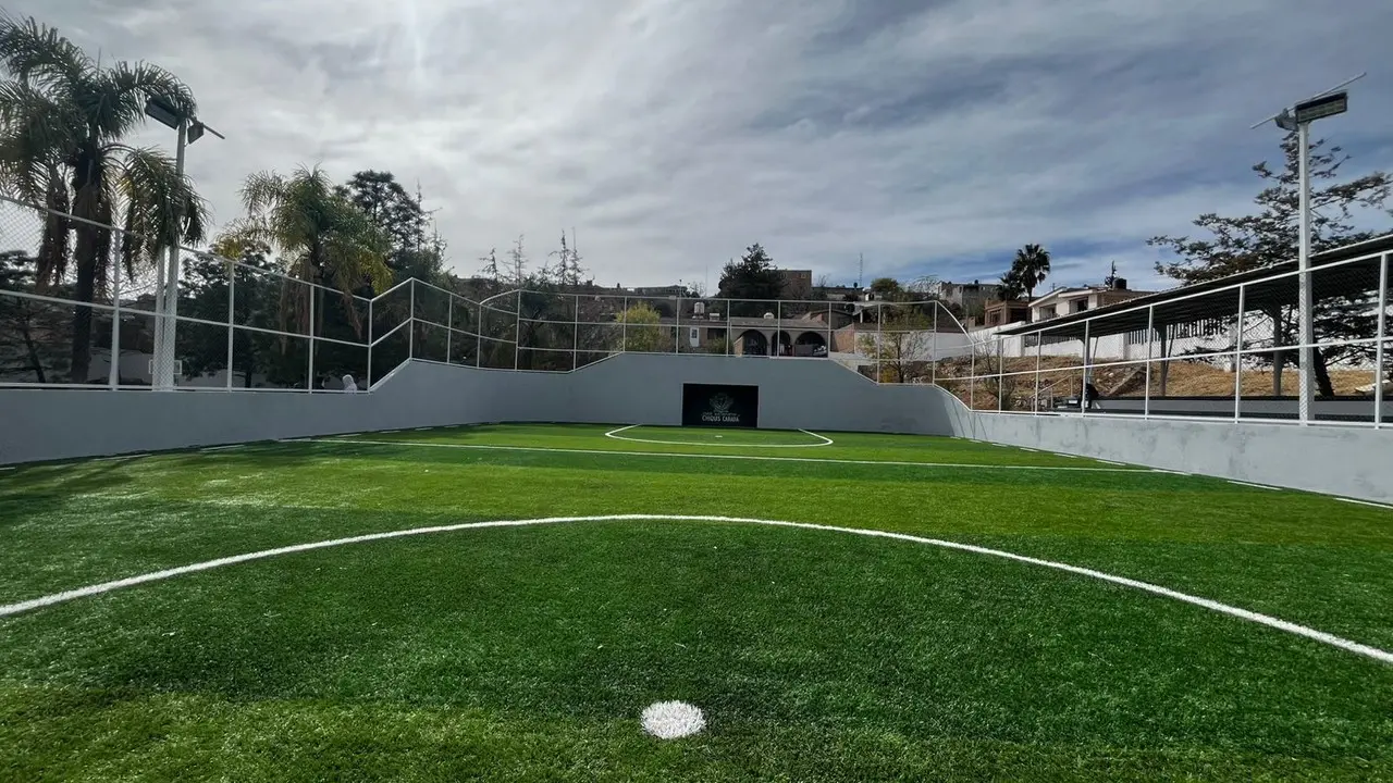 Cancha de futbol 7 de la deportiva Chiquis Cabada. Foto: Alejandro Ávila.