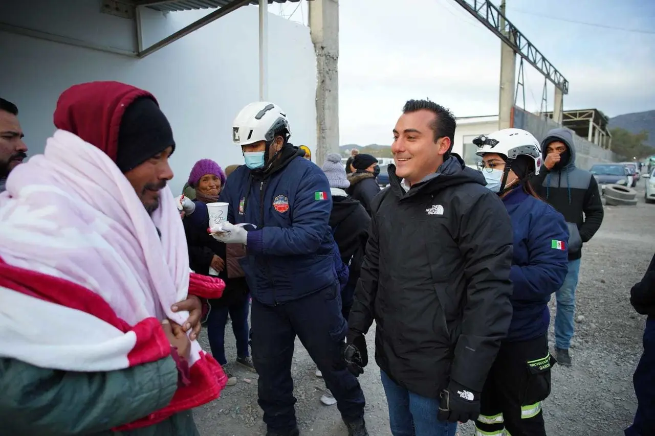 El equipo de Protección Civil trabaja de manera continua para identificar a quienes puedan necesitar apoyo, trasladándolos directamente a estos albergues. Foto: Gobierno de García.