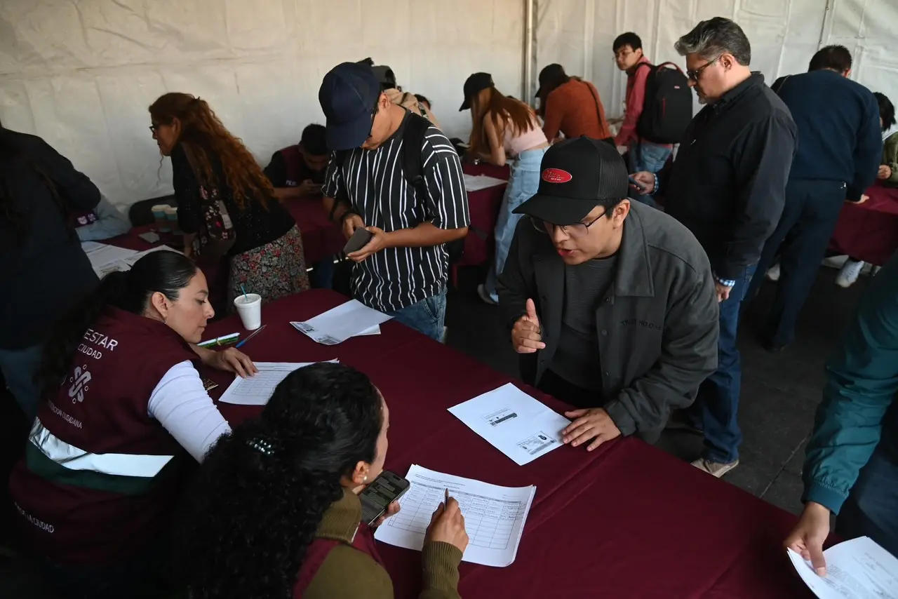 Registro a la Beca de Transporte para estudiantes universitarios de CDMX.  Foto: @ClaraBrugadaM