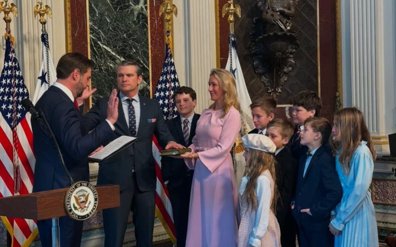 Tras un empate en el Senado, el vicepresidente JD Vance desempata y confirma a Pete Hegseth como nuevo secretario de Defensa de EE.UU. Foto: X @PeteHegseth