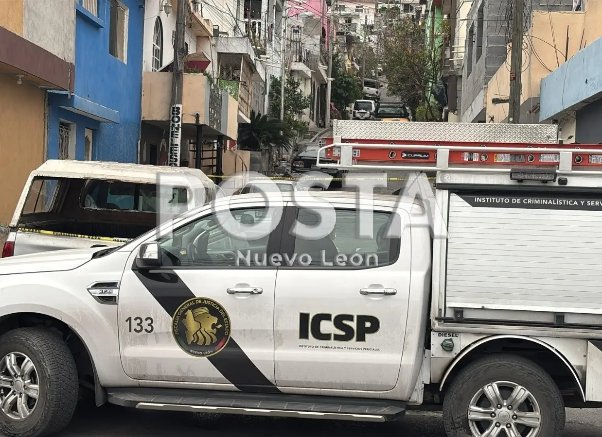 Elementos de la Fiscalía General de Justicia de Nuevo León en la zona de los balazos. Foto: POSTA MX