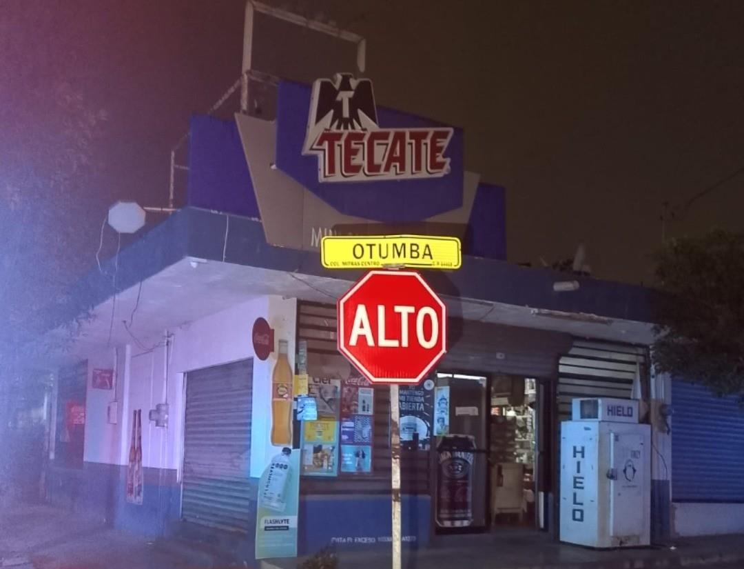 Local del que el hombre intentaba sustraer mercancia. Foto: Policía de Monterrey.