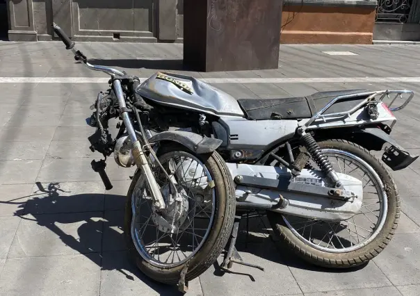 Aparecen "motos chocadas" en plazas de Toluca; te contamos de qué se trata