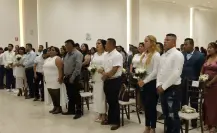 Parejas unen sus vidas en las bodas comunitarias de Salinas Victoria