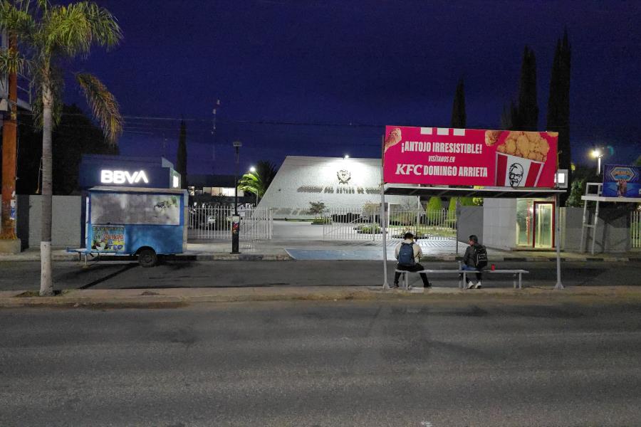 VIDEO | Tras plantón de 13 días, liberan la Secretaría de Educación de Durango