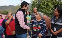 David de la Peña entrega pavimentación en Los Fierros en Santiago