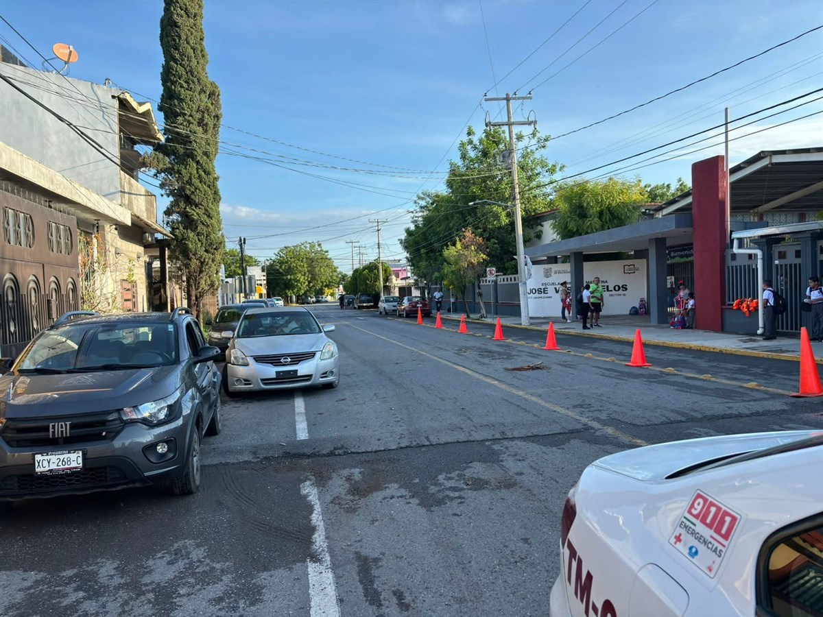 Patrullas de tránsito municipal de Ciudad Victoria, en zona escolar. Foto: Redes Sociales