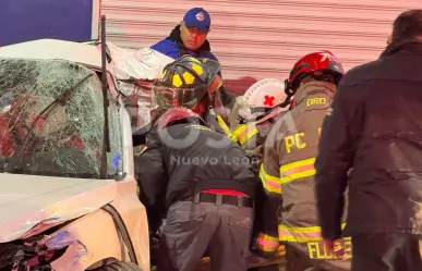 Dos lesionados tras choque en avenida Venustiano Carranza en Monterrey