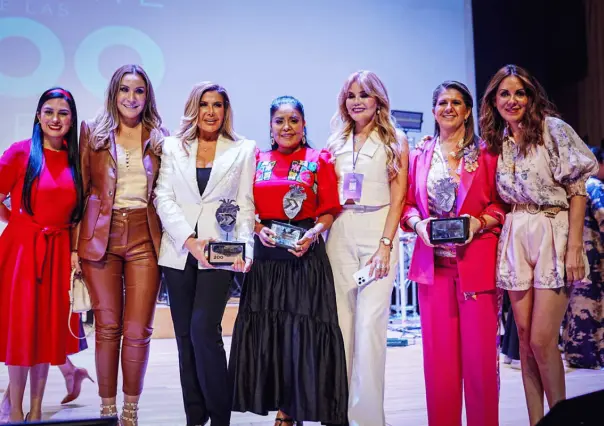 Reconocen a Martha Herrera por su trayectoria en la Cumbre de las 200 Mujeres más importantes de México