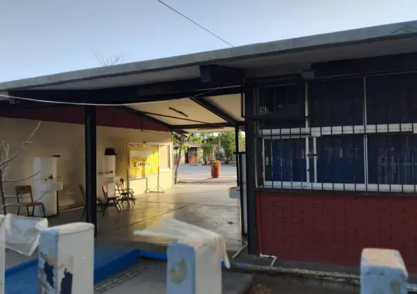 Una semana sin clases por falta de luz, denuncian padres de familia