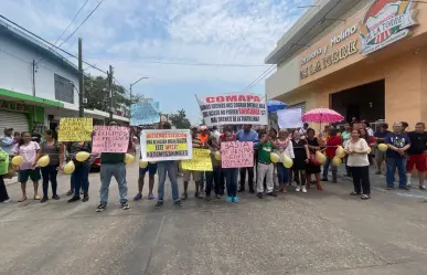 Vecinos de la colonia Morelos bloquean vialidades por fugas de aguas negras en Tampico