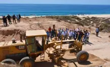 Víctor Castro reabre paso costero en Cabo del Este y lo defiende: “El camino es del pueblo”