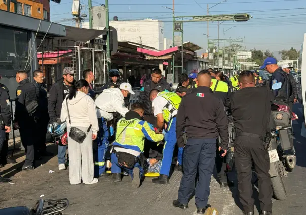 Vehículo arrolla a mujer y dos menores de edad en la colonia Centro