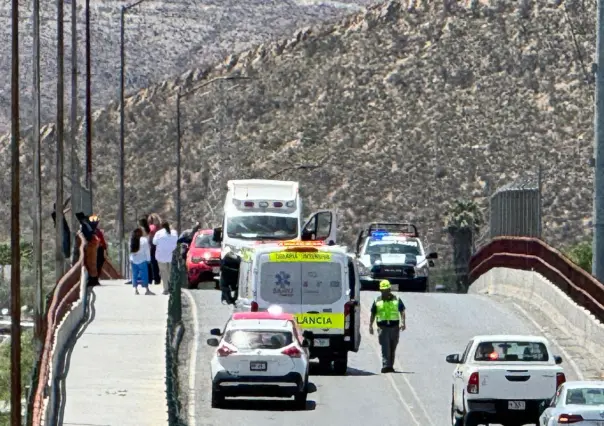 Hombre busca atentar contra su vida en Ramos Arizpe; paraliza el tráfico por horas