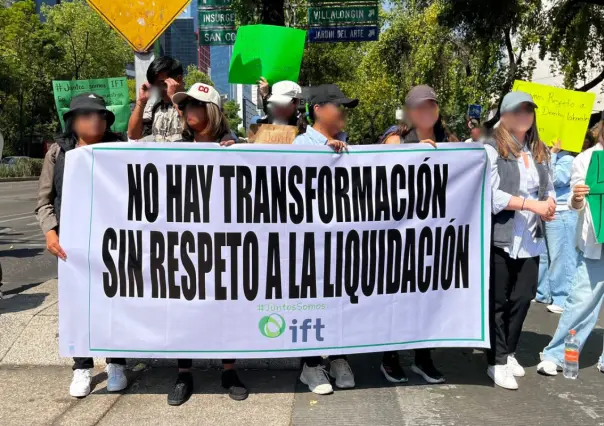 Trabajadores del extinto IFT bloquean Paseo de la Reforma, exigen pago de liquidaciones
