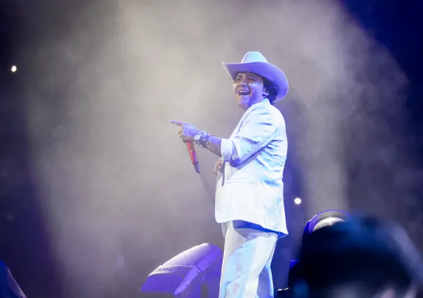 Christian Nodal cautiva el corazón de los regios en la Arena Monterrey