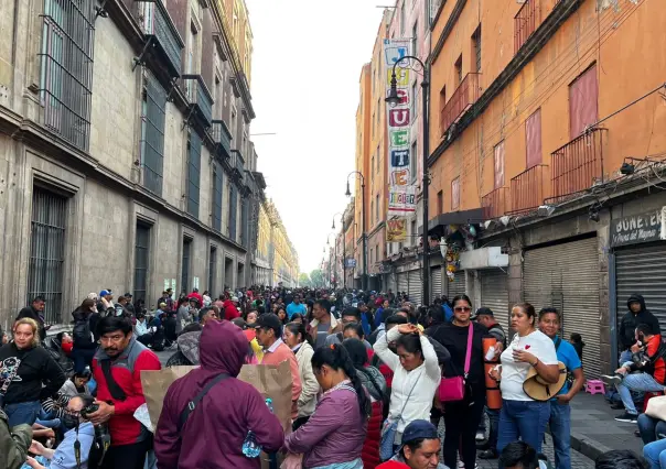 Maestros de la Sección 22 de la CNTE bloquean acceso a Zócalo y Palacio Nacional