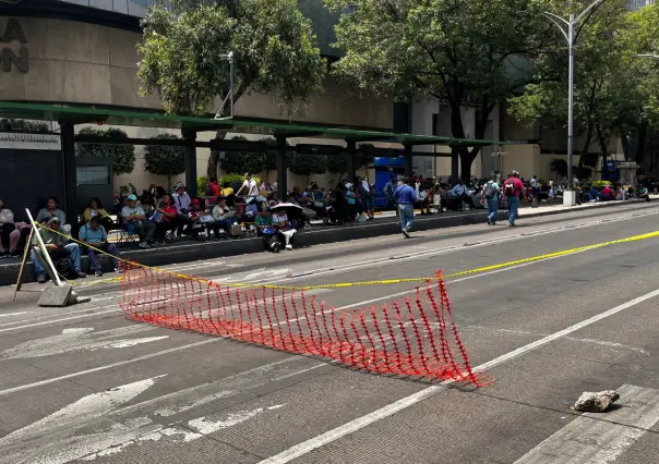 CNTE bloquea Palacio Nacional y lleva su plantón a Paseo de la Reforma
