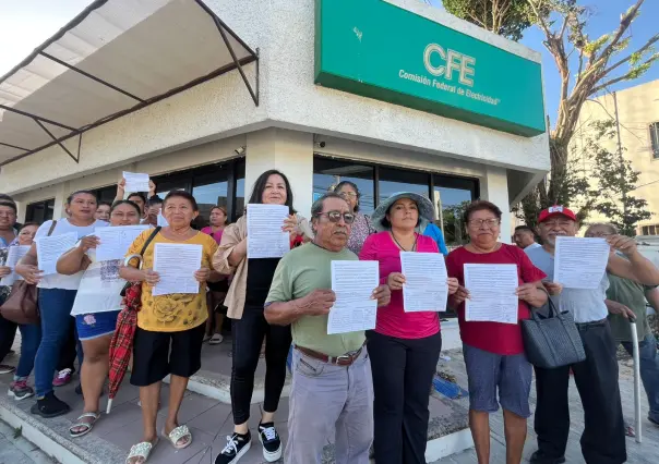 Vecinos de comunidades protestan por apagones en Yucatán