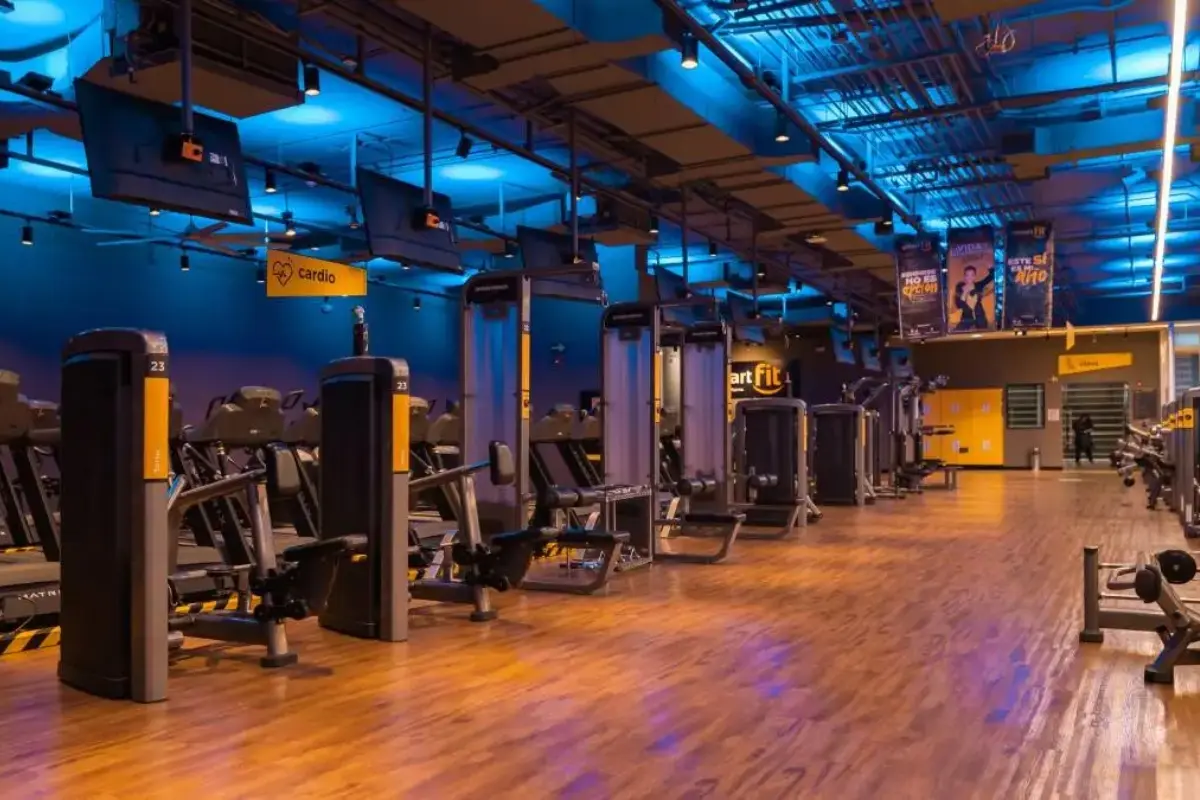 Interior de gimnasio Smart Fit: Foto: Blog Smart Fit