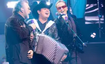 Alfredo Olivas de los famosos que más usan la cuera tamaulipeca en sus presentaciones